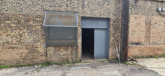 4248 N Elston Avenue, Chicago, IL 60618