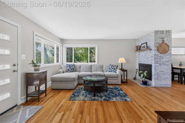 25815 West River Road, Grosse Ile Township, MI 48138