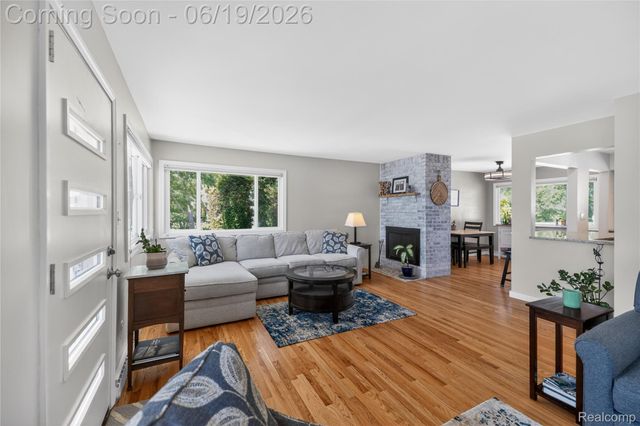 25815 West River Road, Grosse Ile Township, MI 48138