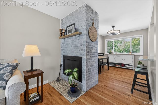 25815 West River Road, Grosse Ile Township, MI 48138