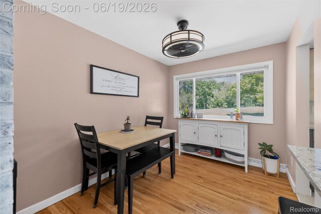 25815 West River Road, Grosse Ile Township, MI 48138
