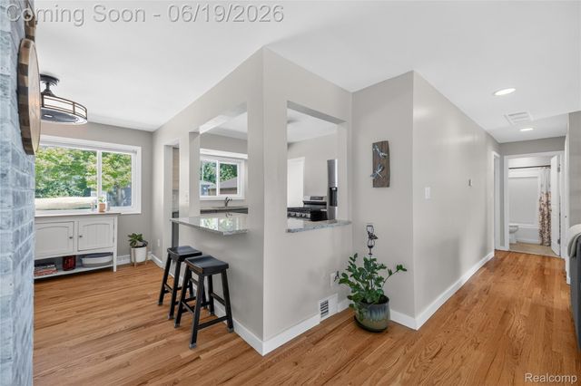 25815 West River Road, Grosse Ile Township, MI 48138