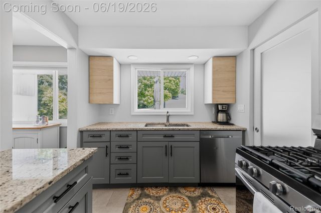 25815 West River Road, Grosse Ile Township, MI 48138