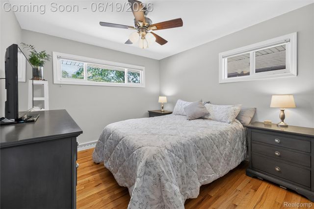 25815 West River Road, Grosse Ile Township, MI 48138