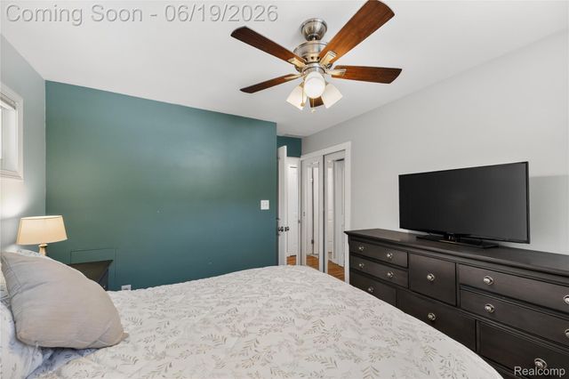 25815 West River Road, Grosse Ile Township, MI 48138