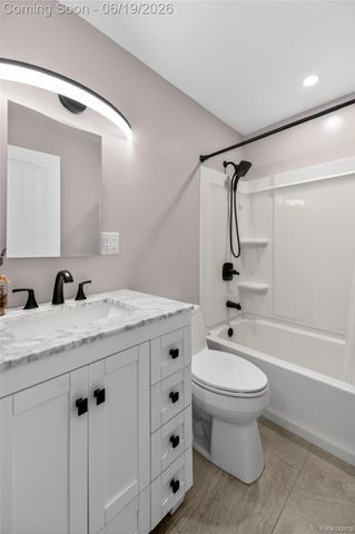 25815 West River Road, Grosse Ile Township, MI 48138