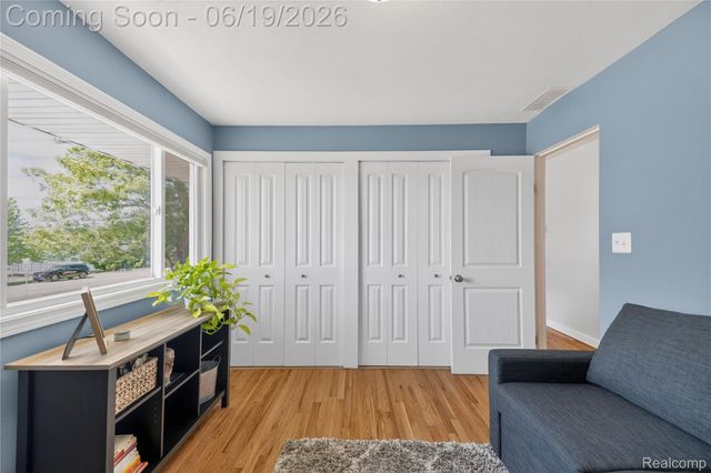 25815 West River Road, Grosse Ile Township, MI 48138