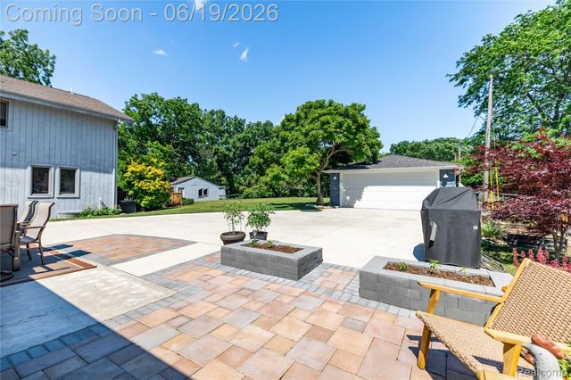 25815 West River Road, Grosse Ile Township, MI 48138