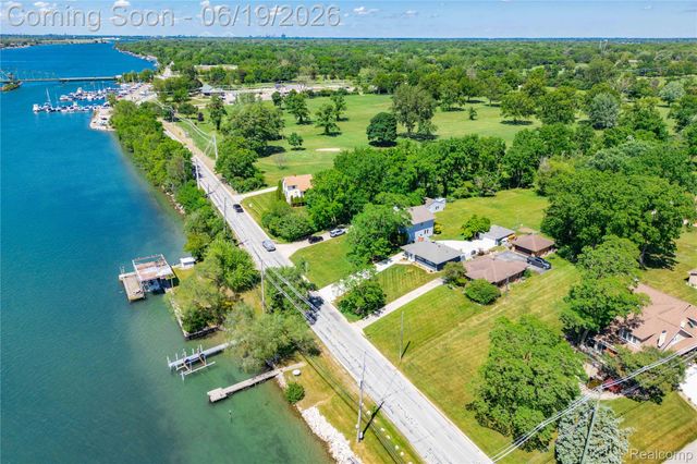 25815 West River Road, Grosse Ile Township, MI 48138