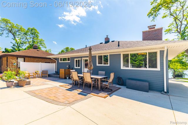 25815 West River Road, Grosse Ile Township, MI 48138