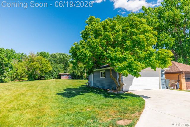 25815 West River Road, Grosse Ile Township, MI 48138