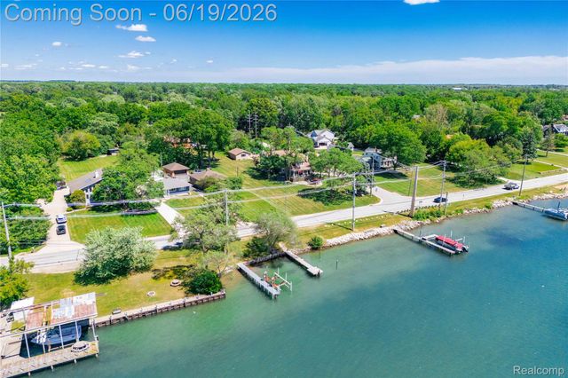 25815 West River Road, Grosse Ile Township, MI 48138