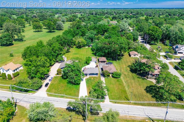 25815 West River Road, Grosse Ile Township, MI 48138