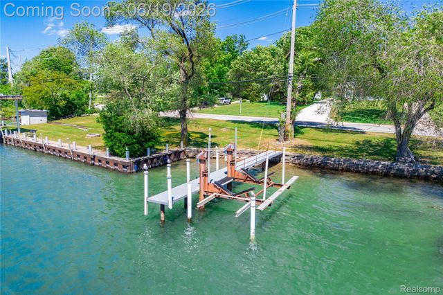 25815 West River Road, Grosse Ile Township, MI 48138