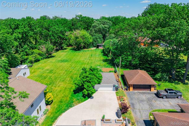 25815 West River Road, Grosse Ile Township, MI 48138