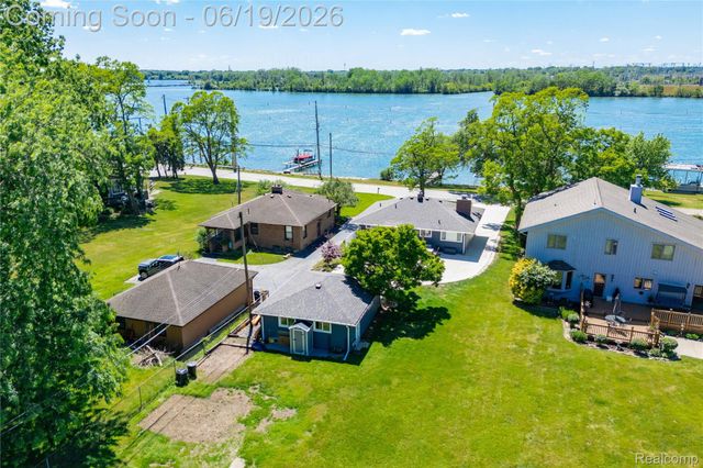 25815 West River Road, Grosse Ile Township, MI 48138