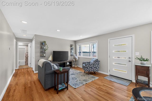 25815 West River Road, Grosse Ile Township, MI 48138