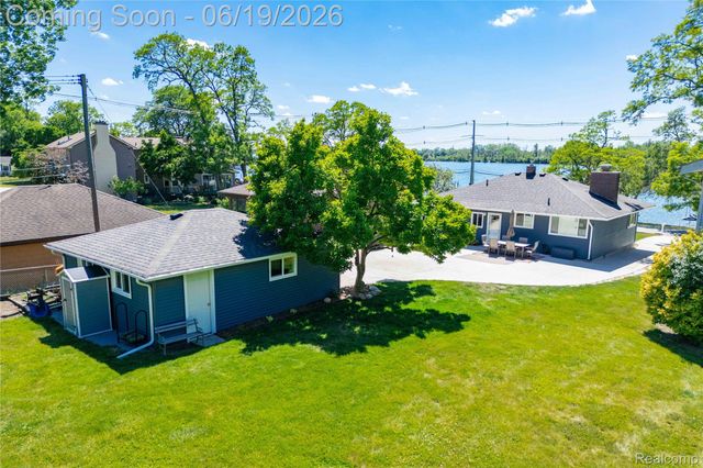 25815 West River Road, Grosse Ile Township, MI 48138