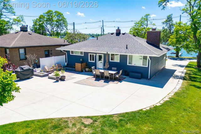 25815 West River Road, Grosse Ile Township, MI 48138