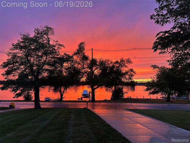 25815 West River Road, Grosse Ile Township, MI 48138