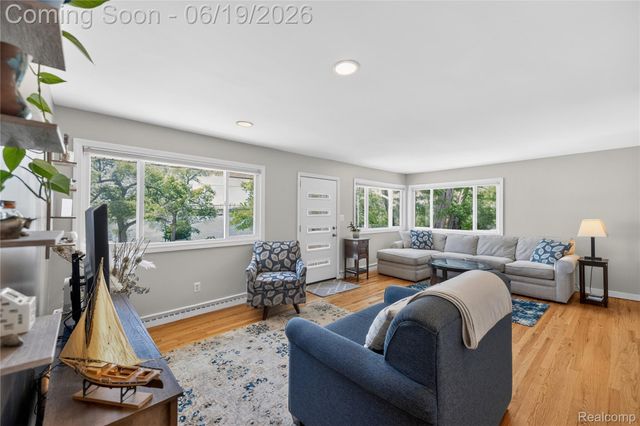 25815 West River Road, Grosse Ile Township, MI 48138
