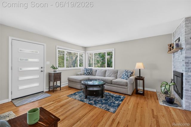 25815 West River Road, Grosse Ile Township, MI 48138
