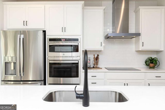 1045 Bullpen Bluffs, Lawrenceville, GA 30043