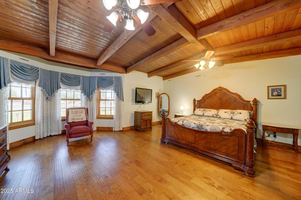 Image 17 of property listing at 424 E LEHI Road 2, Mesa, AZ 85203