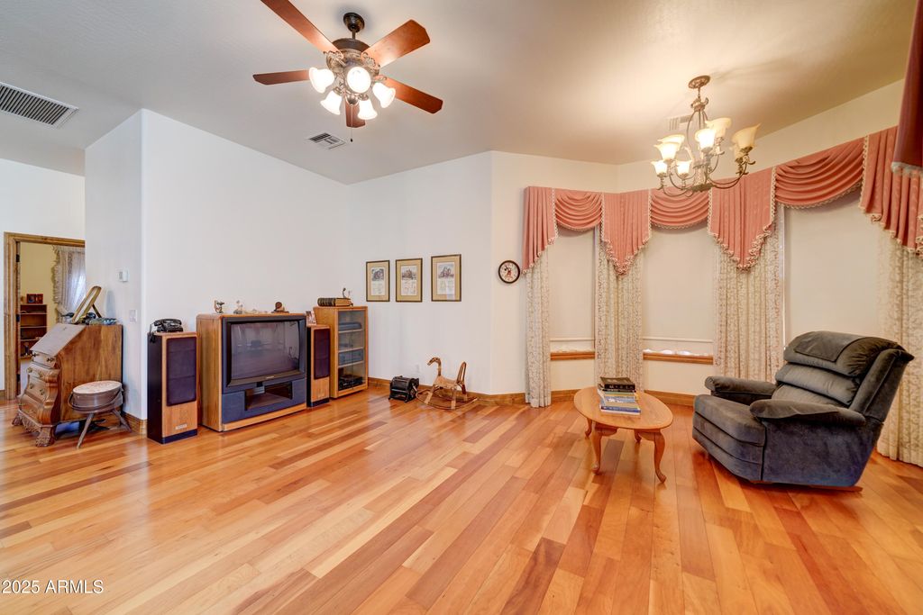 Image 20 of property listing at 424 E LEHI Road 2, Mesa, AZ 85203