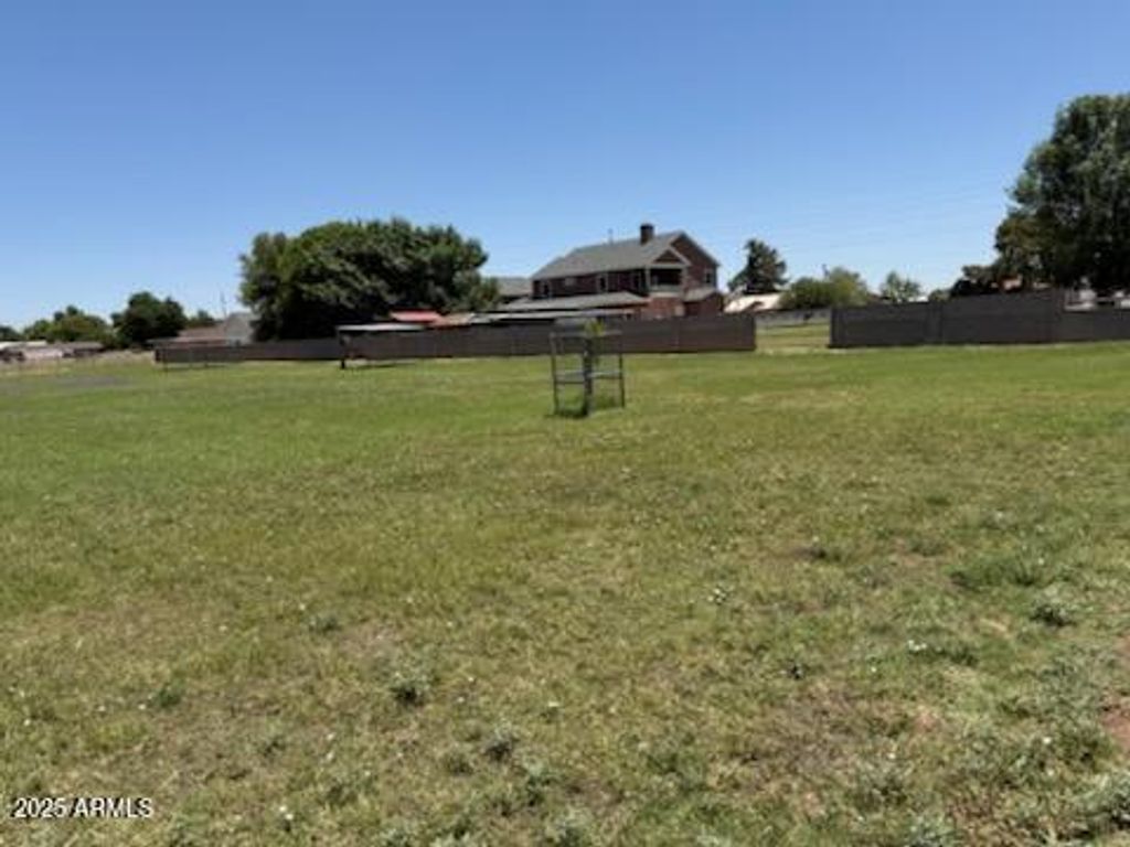 Image 3 of property listing at 424 E LEHI Road 2, Mesa, AZ 85203
