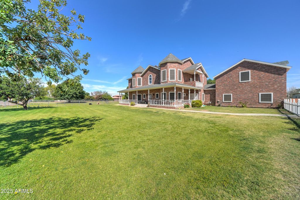 Image 39 of property listing at 424 E LEHI Road 2, Mesa, AZ 85203