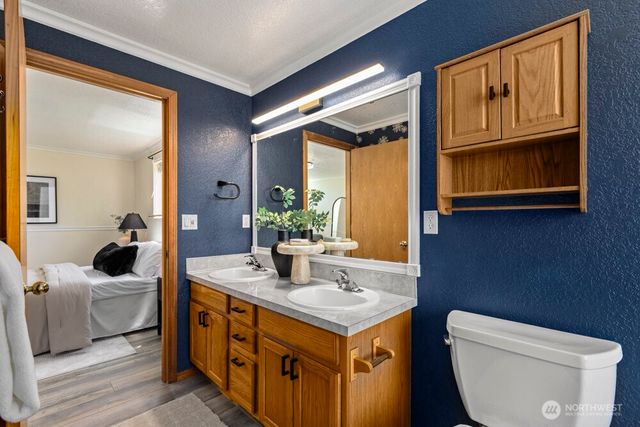 2004 15th Avenue SW, Olympia, WA 98502