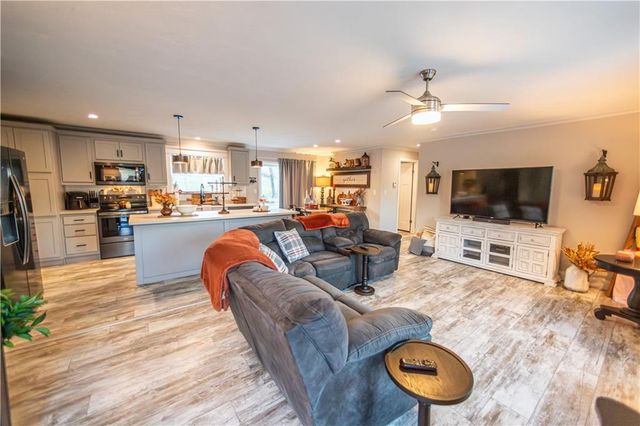 201 N Chestnut Street, Oregon, MO 64473