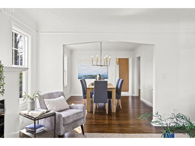 1224 Ne ROSELAWN St, Portland, OR 97211