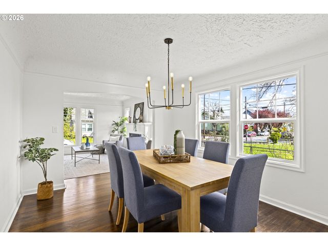 1224 Ne ROSELAWN St, Portland, OR 97211