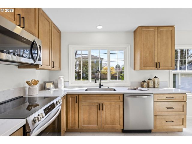 1224 Ne ROSELAWN St, Portland, OR 97211