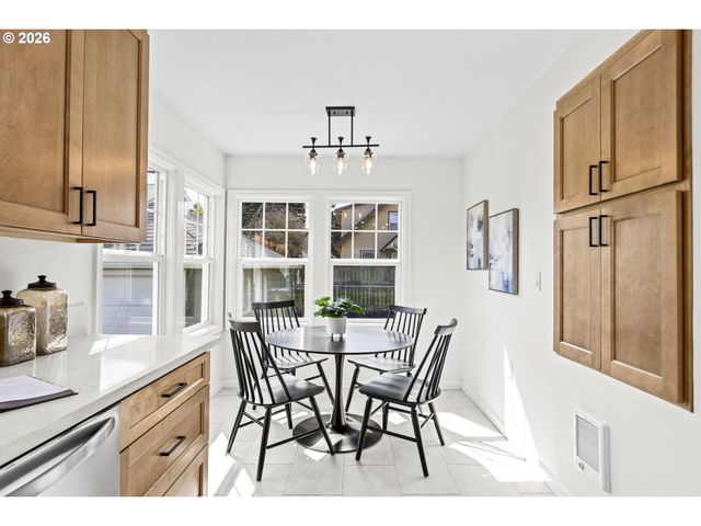 1224 Ne ROSELAWN St, Portland, OR 97211