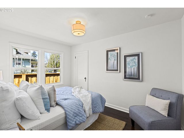 1224 Ne ROSELAWN St, Portland, OR 97211