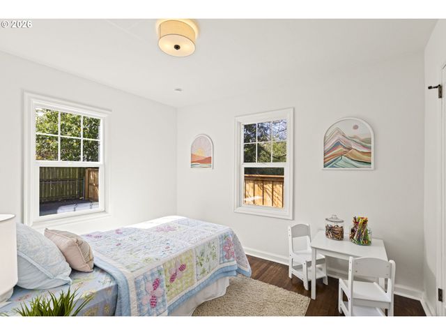 1224 Ne ROSELAWN St, Portland, OR 97211