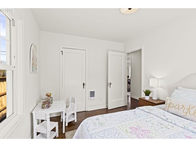 1224 Ne ROSELAWN St, Portland, OR 97211