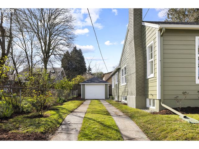 1224 Ne ROSELAWN St, Portland, OR 97211