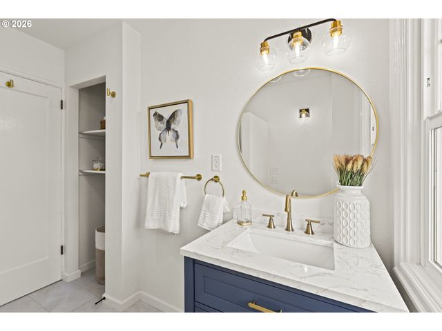 1224 Ne ROSELAWN St, Portland, OR 97211