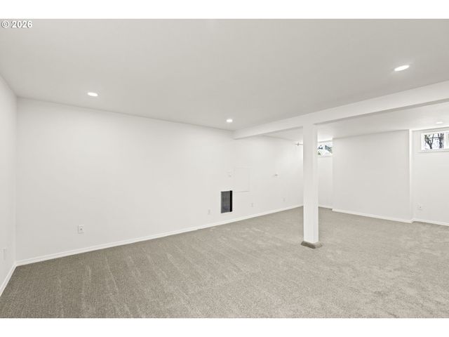 1224 Ne ROSELAWN St, Portland, OR 97211