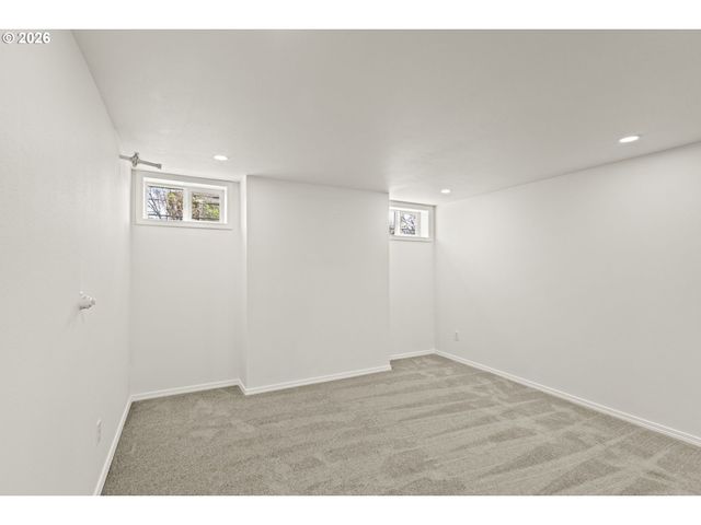 1224 Ne ROSELAWN St, Portland, OR 97211