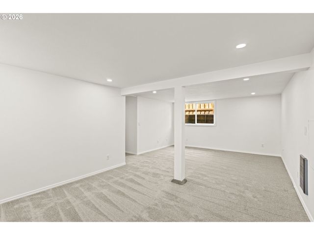 1224 Ne ROSELAWN St, Portland, OR 97211