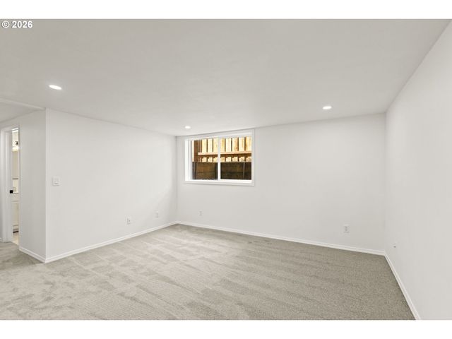 1224 Ne ROSELAWN St, Portland, OR 97211