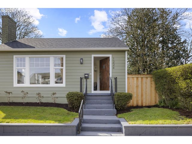 1224 Ne ROSELAWN St, Portland, OR 97211