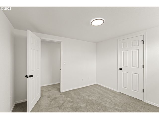 1224 Ne ROSELAWN St, Portland, OR 97211