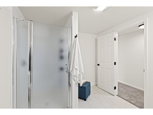 1224 Ne ROSELAWN St, Portland, OR 97211