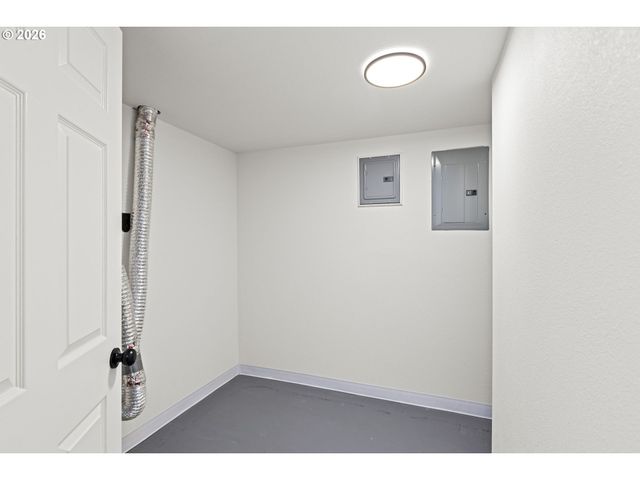 1224 Ne ROSELAWN St, Portland, OR 97211